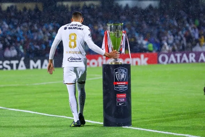 Meritao tocando la copa