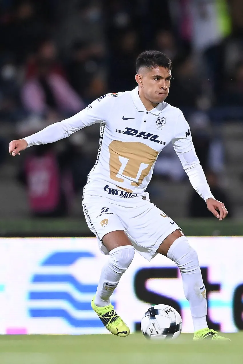 Ricardo Galindo en un partido de Pumas