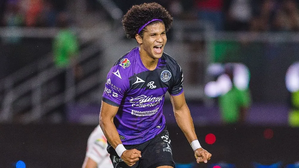 Eduard Bello festejando anotación en Liga MX con Mazatlán FC