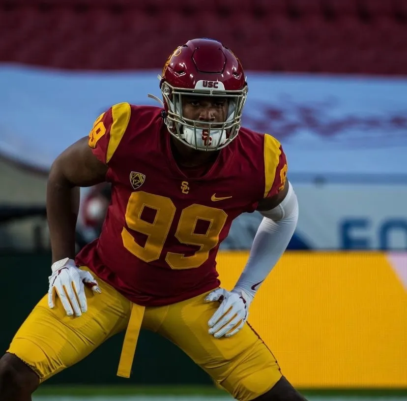 Drake Jackson jugando con la USC