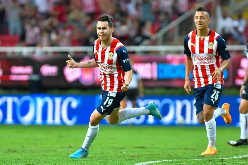 IMAGO7 Jesús Angulo en festejo con Chivas