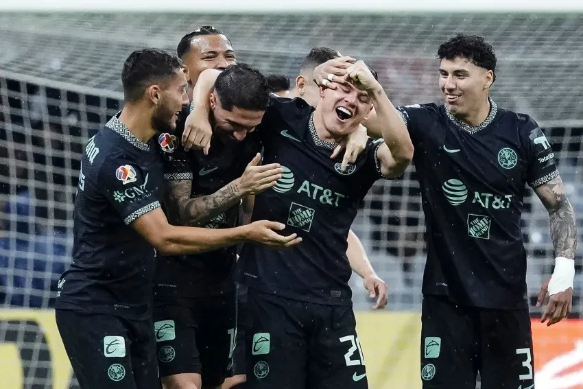 IMAGO7 Jugadores del América festejando un gol a favor