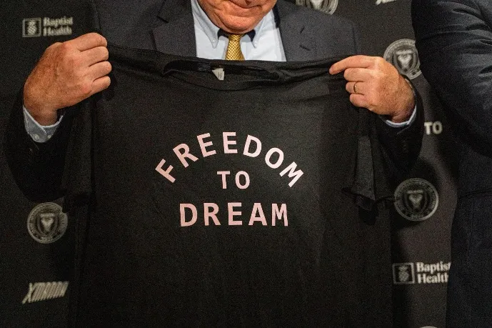 Playeras conmemorativas por el estadio "Miami Freedom Park"