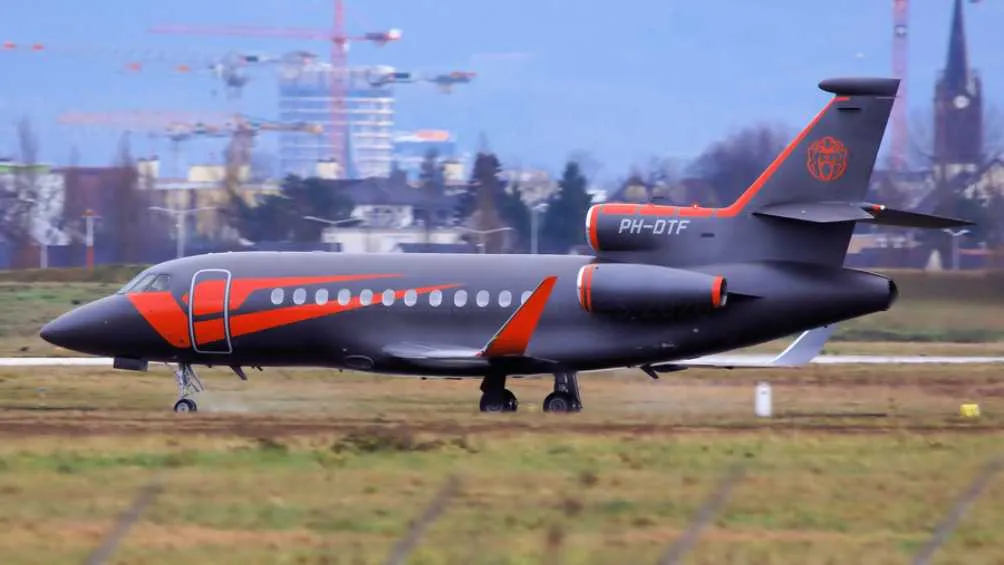 Este avión es un Dassault Falcon-900EX