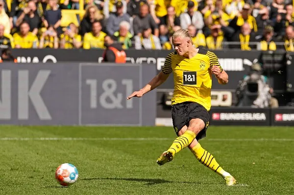 AP Erling Haaland con el Borussia Dortmund