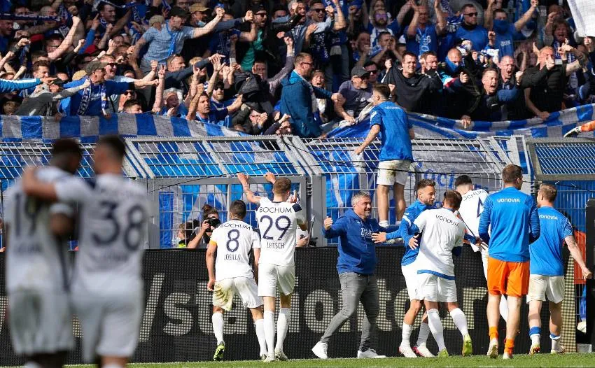 Jugadores del Bochum tras vencer al Borussia Dortmund