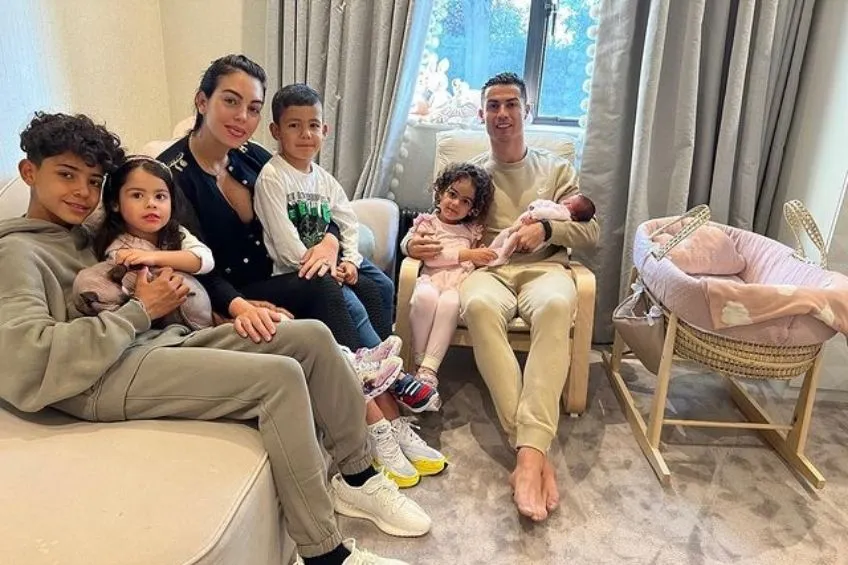 INSTAGRAM: @Cristiano Cristiano Ronaldo junto a su familia