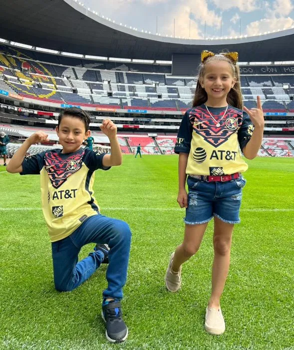 TWITTER @ClubAmerica Pequeños aficionados del América en el Azteca