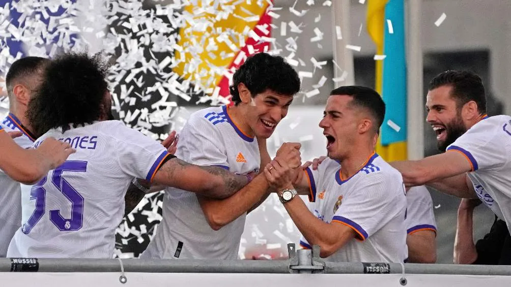 Los jugadores celebraron de manera eufórica el título