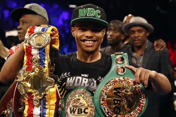 Shakur Stevenson en festejo