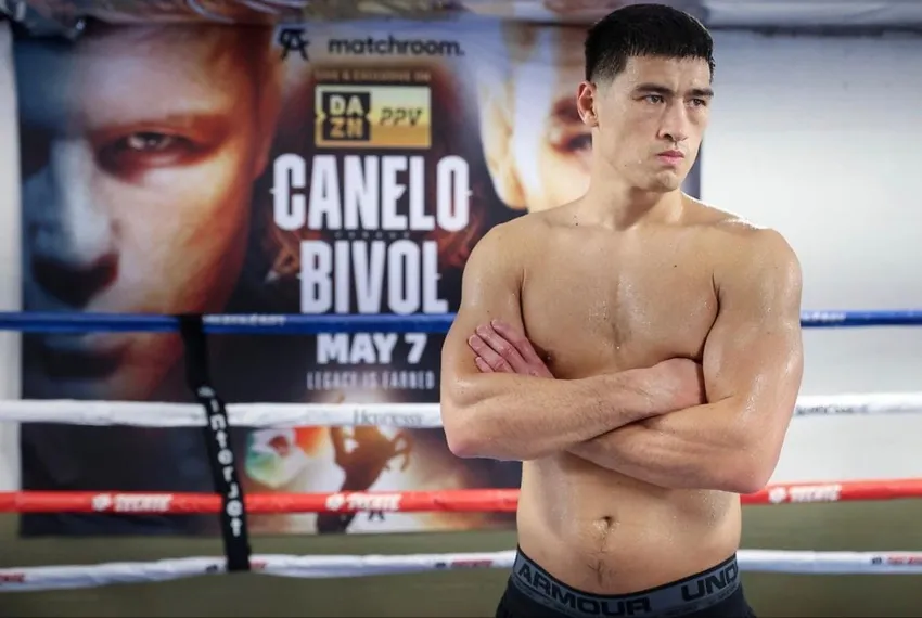 Bivol en entrenamiento previo a su pelea vs Canelo