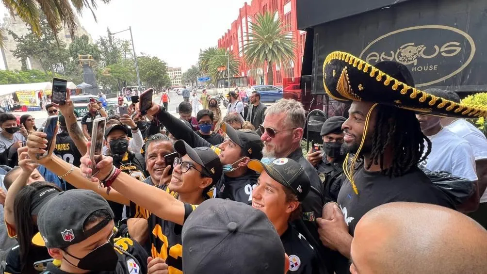 TWITTER | @OHTHATSNAJEE22 Najee Harris durante su estadía en la CDMX