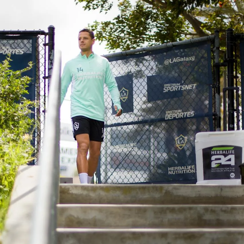 Chicharito en un entrenamiento con Galaxy