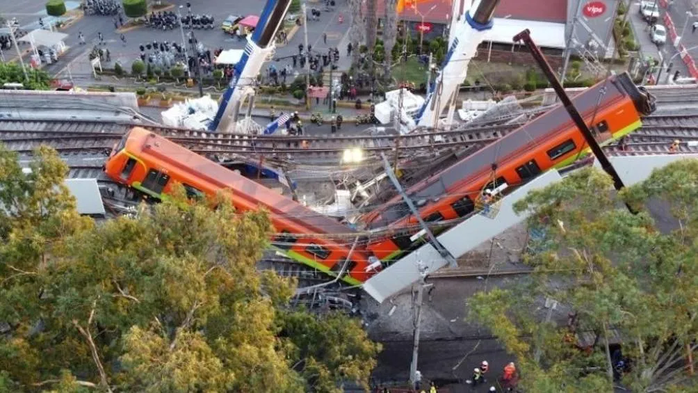ESPECIAL Vista aérea del accidente en la Línea 12 del metro