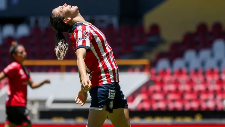 Alicia Cervantes celebrando en el estadio Jalisco