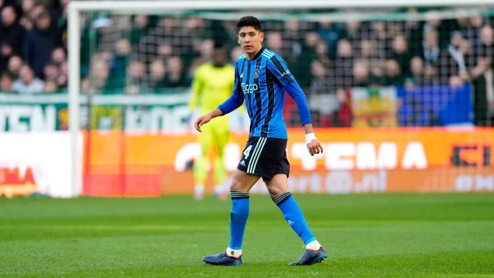 TWITTER | @EDSONALVAREZ19 Edson Álvarez jugando partido con el Ajax