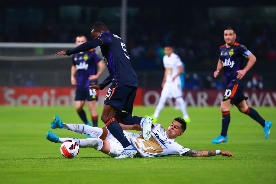 Leonel López en la Final de Ida vs Seattle