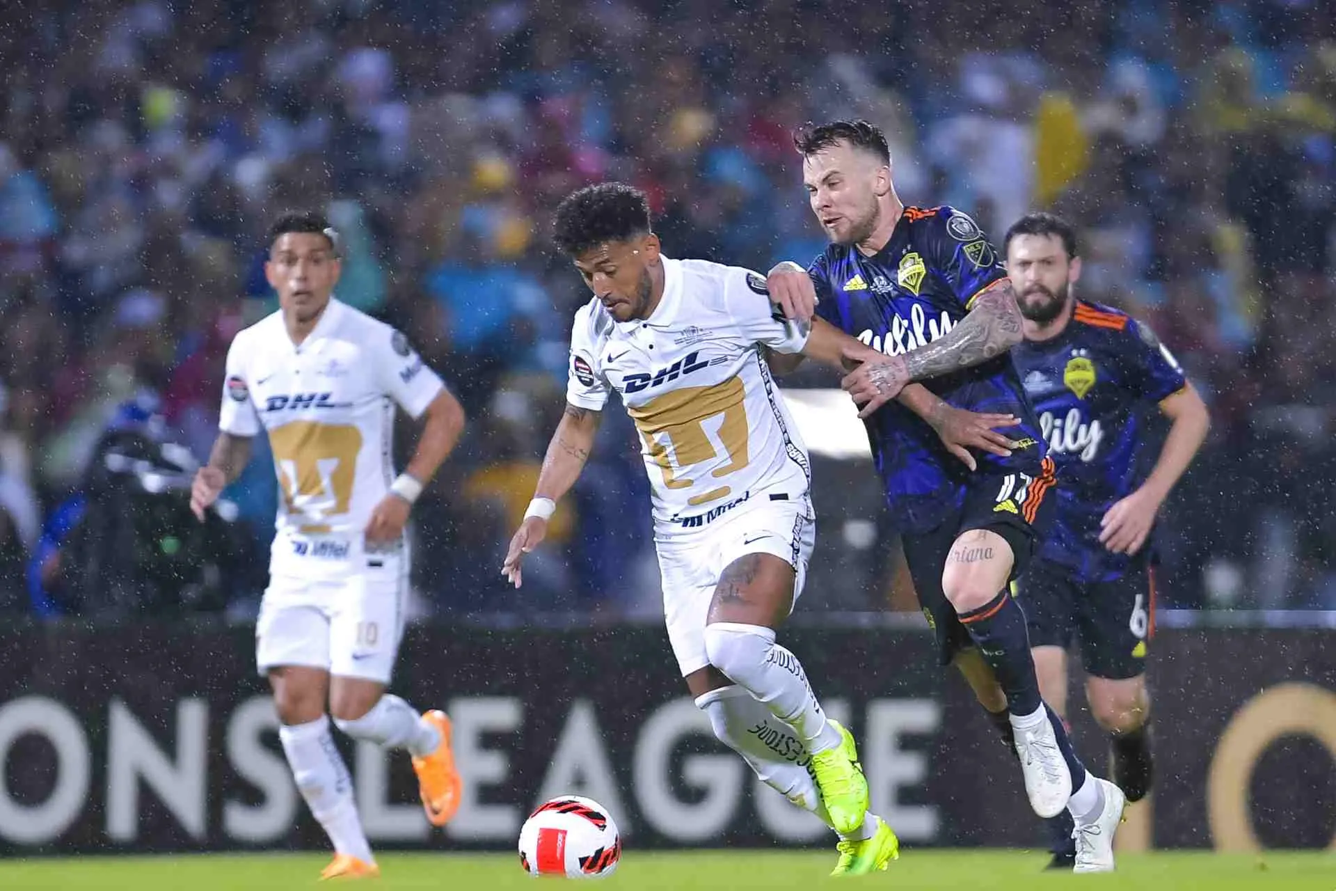 Pumas jugando Final de Ida ante Seattle Sounders en CU