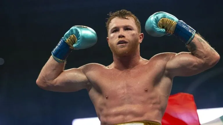 MEXSPORT Canelo Álvarez tras ganar una pelea