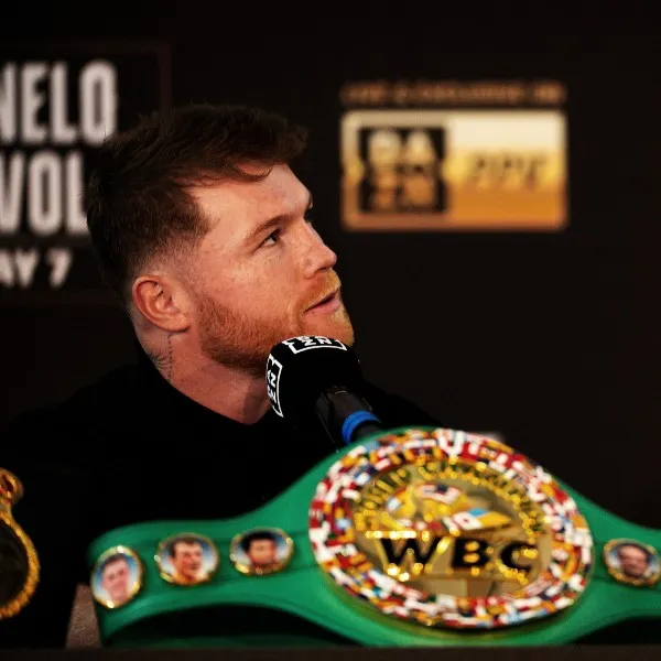 Canelo Álvarez en conferencia de prensa