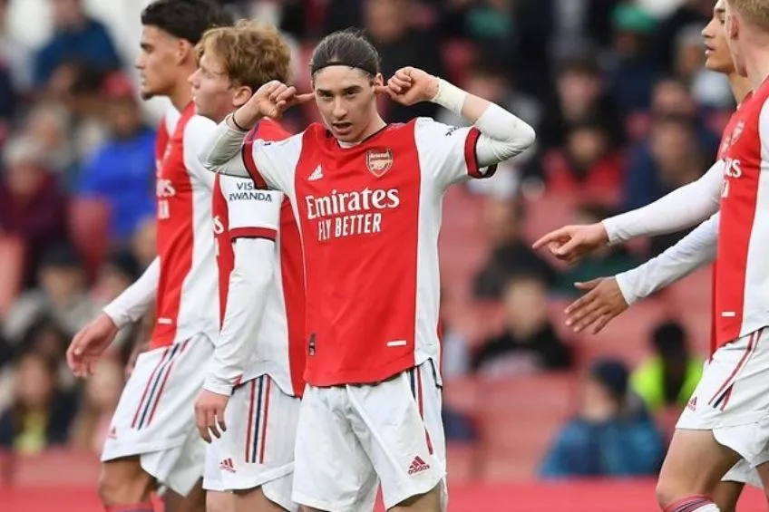 Marcelo Flores en un partido del Arsenal