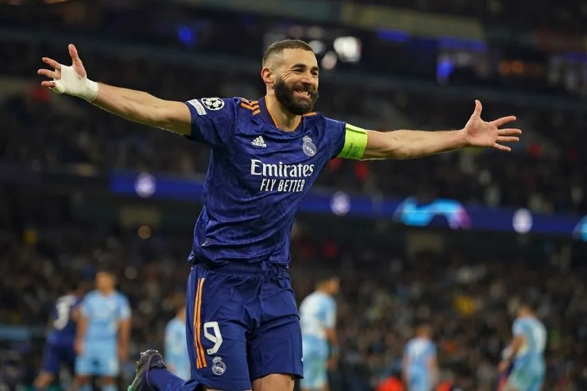 Karim Benzema festejando un gol