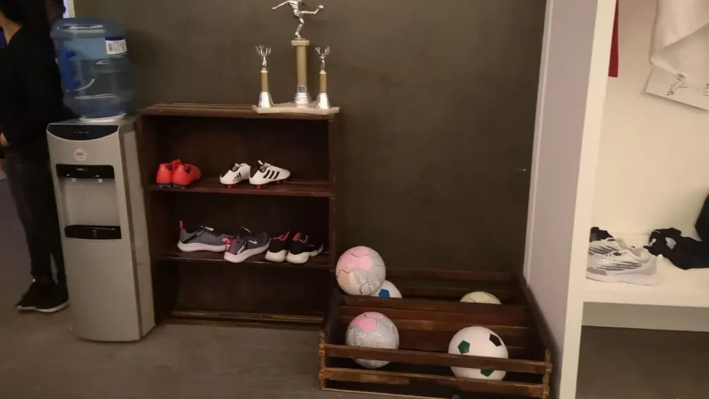 Una réplica de los vestidores del equipo femenil