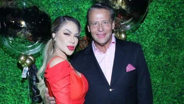 Alfredo Adame junto a Magaly Chávez