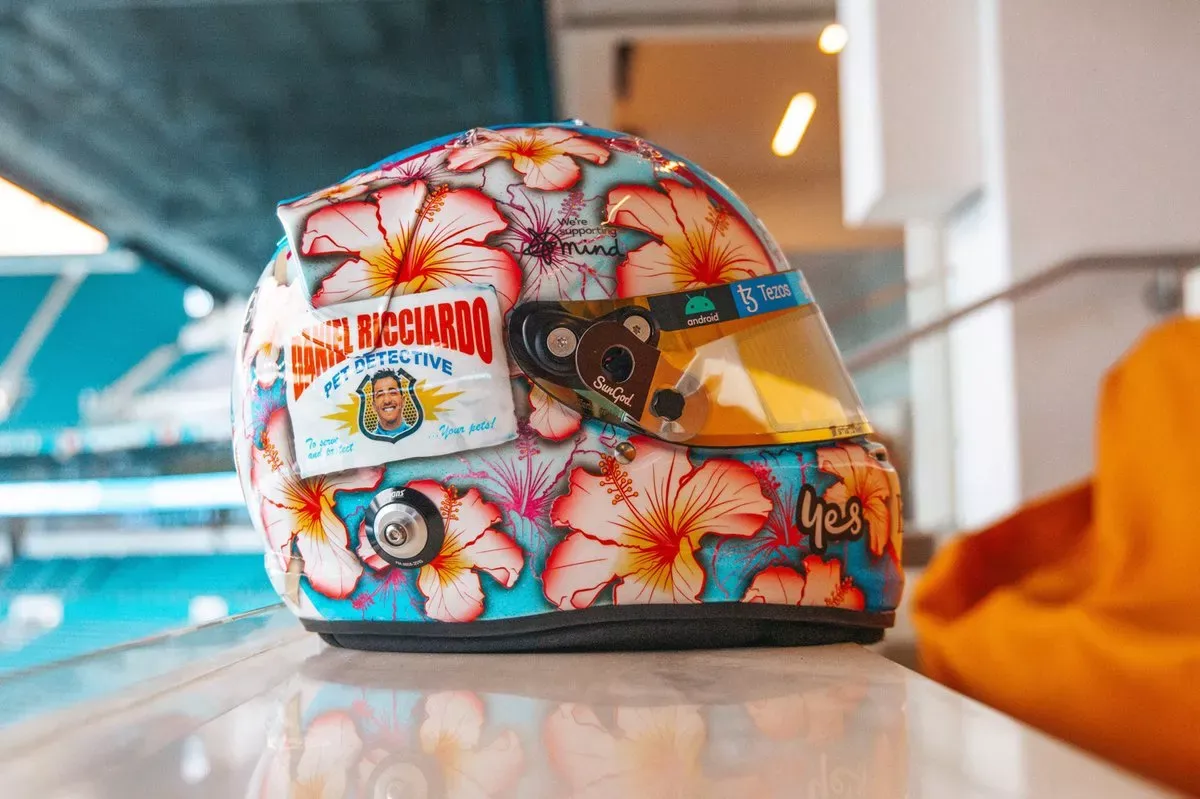 Casco de Riccardo para el GP de Miami
