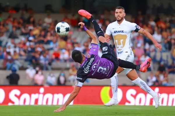Néstor Vidrio frente a Pumas