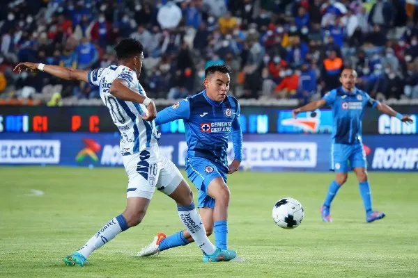 Charly Rodríguez en acción con Cruz Azul