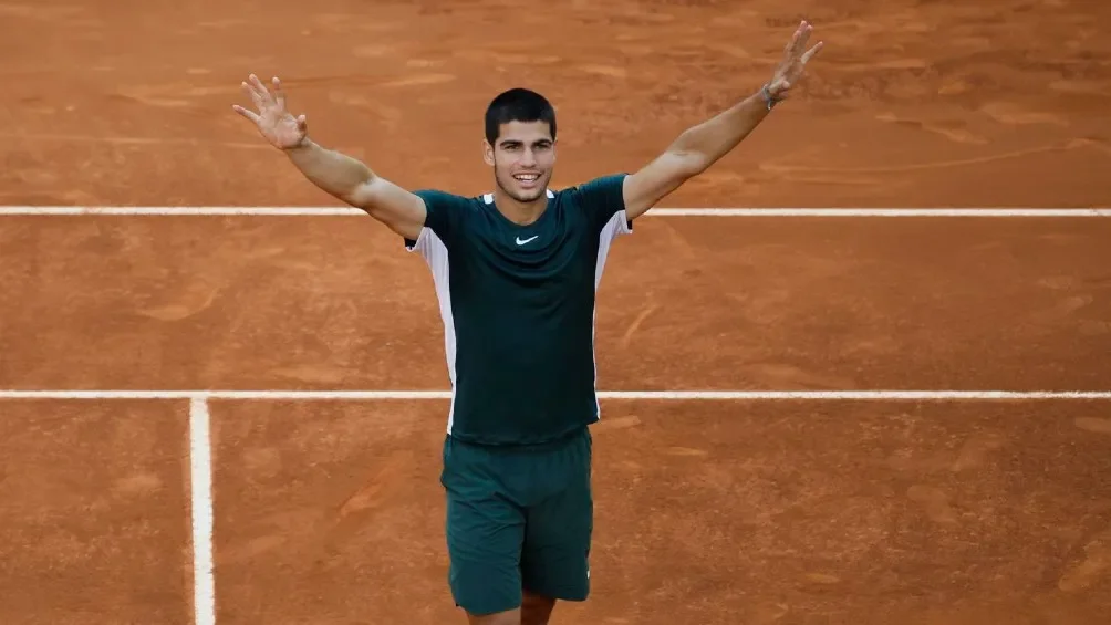 Carlos Alcaraz festejando triunfo en la Final del Mutua Madrid Open