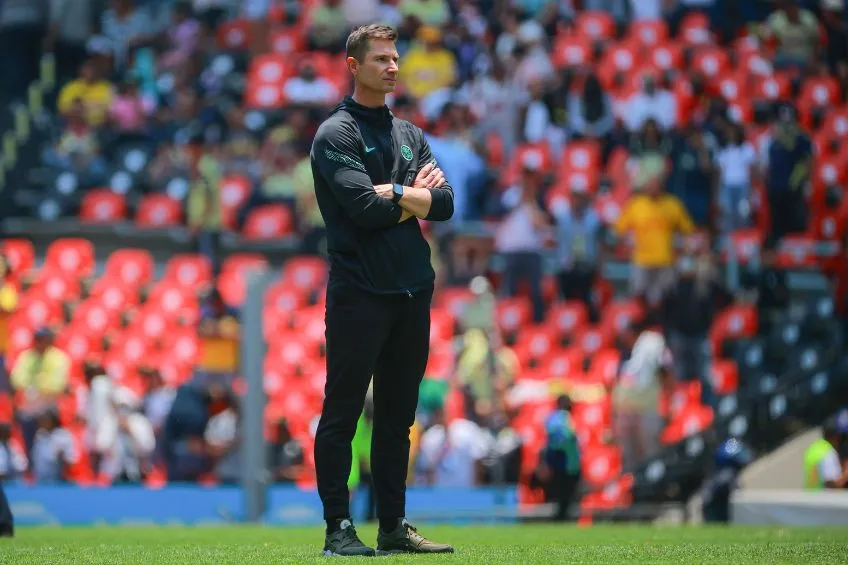 Craig Harrington durante un partido de América Femenil