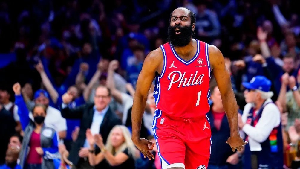 AP James Harden fue el mejor hombre de la noche