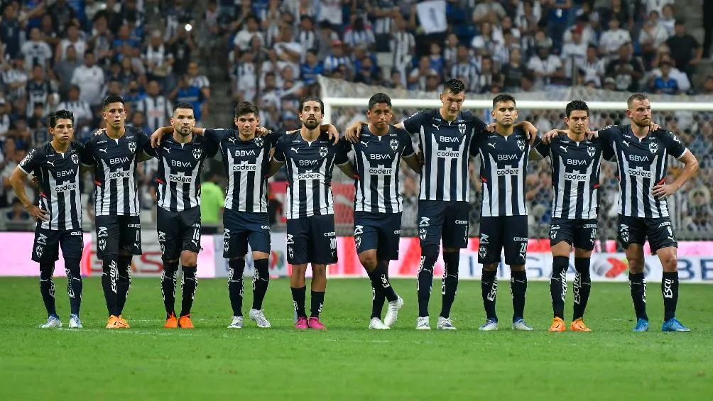 IMAGO7 Jugadores del Monterrey durante los cobros de penalti ante San Luis