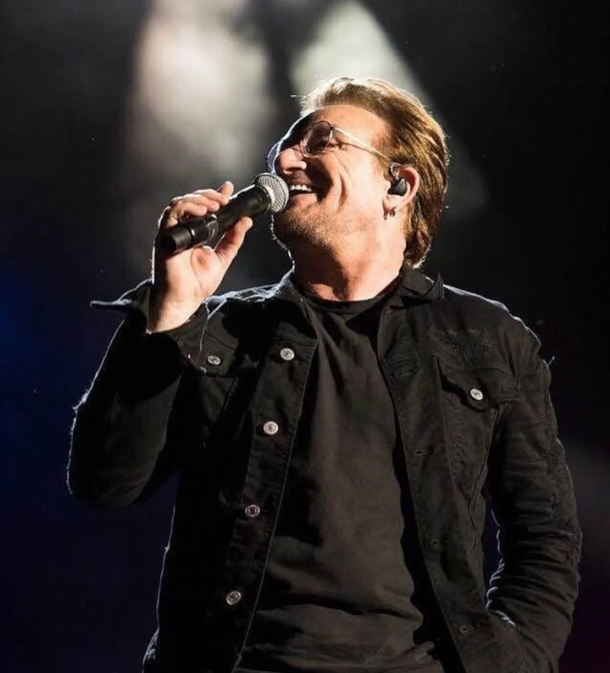 @u2bono_official Bono cantando