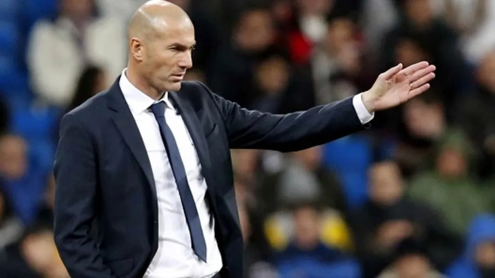 Zinedine Zidane dirigiendo partido del Real Madrid en LaLiga