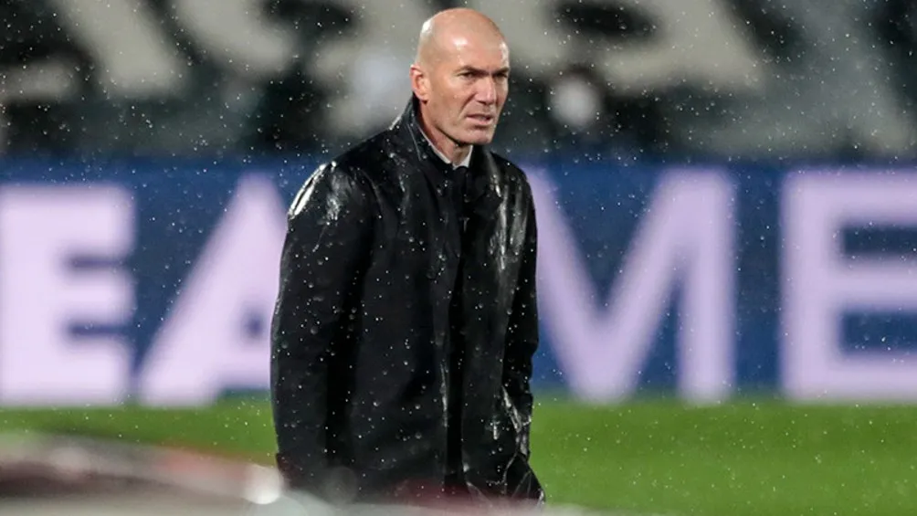 Zinedine Zidane dirigiendo partido del Real Madrid en LaLiga