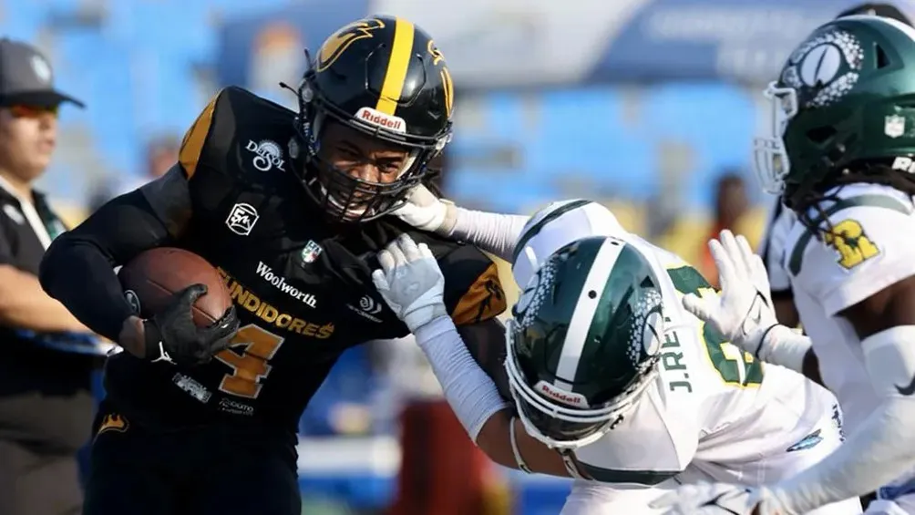 Fundidores jugando partido en la LFA ante Raptors