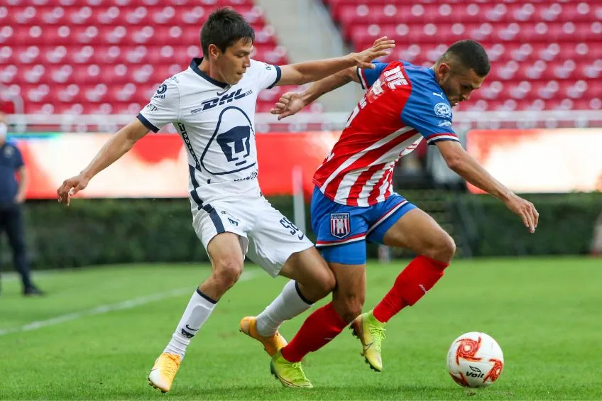 IMAGO7 Bryan Lozano en un partido de Pumas Tabasco