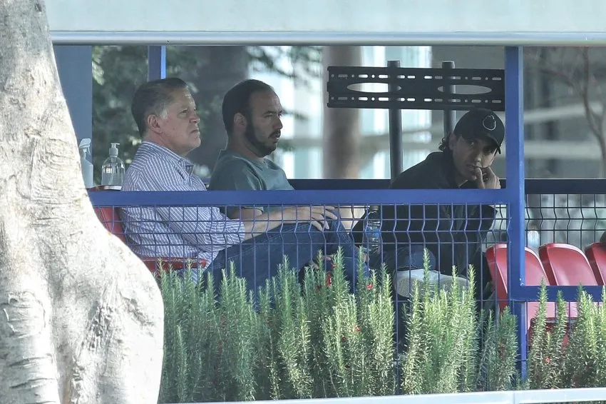 Ricardo Peláez en el entrenamiento de Chivas