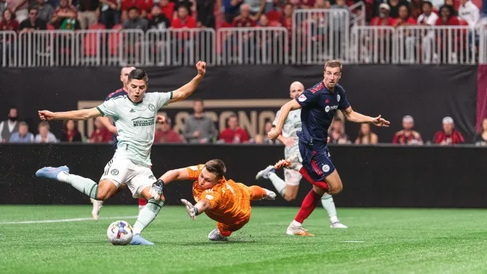 Atlanta United Ronaldo Cisneros con Atlanta United