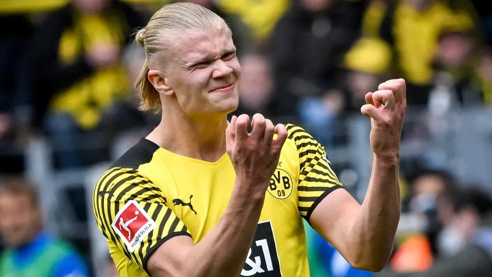 Erling Haaland jugando partido con el BVB en la Bundesliga
