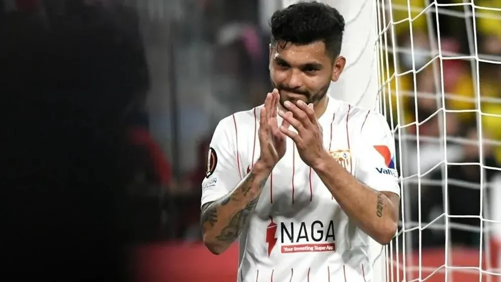 INSTAGRAM | @JESUSTECATITOC Tecatito jugando partido con Sevilla en Europa League