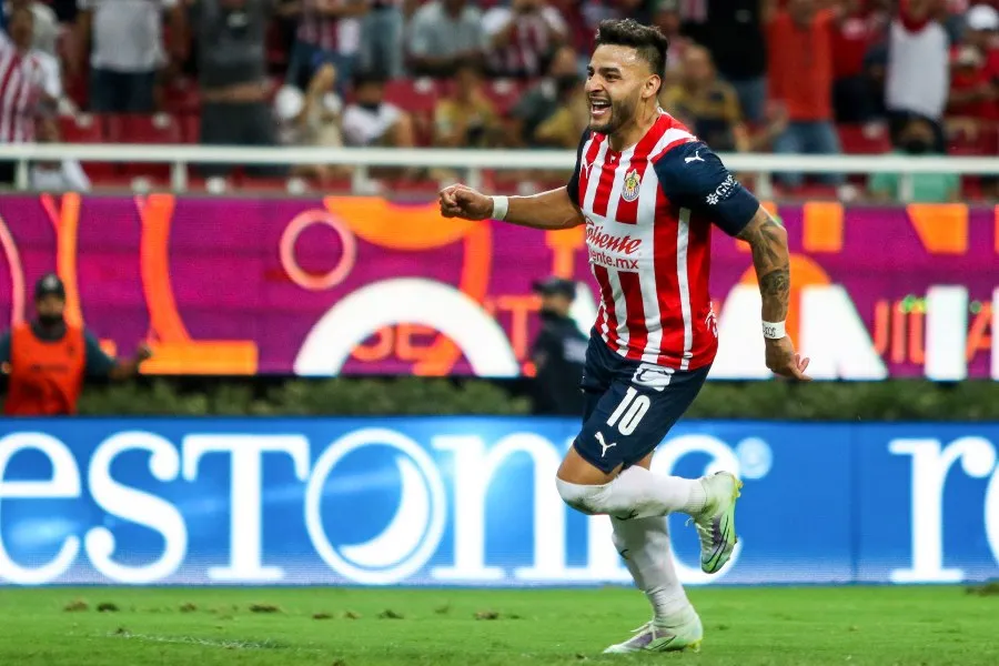 IMAGO7 Alexis Vega durante un partido con Chivas