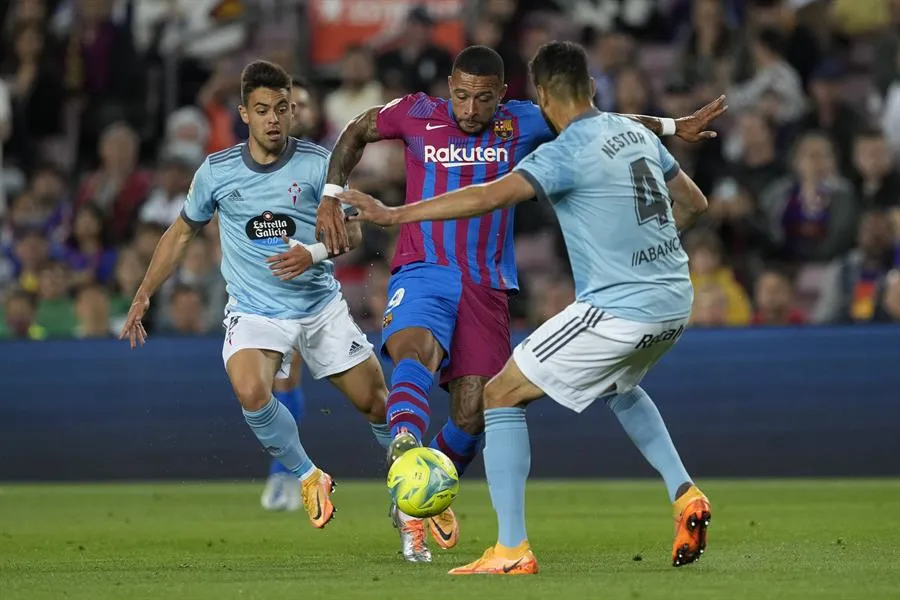 Néstor Araujo durante un partido con el Celta de Vigo