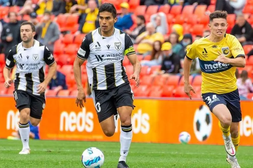 INSTAGRAM: @UliDavila Ulises Dávila en un partido con el Macarthur