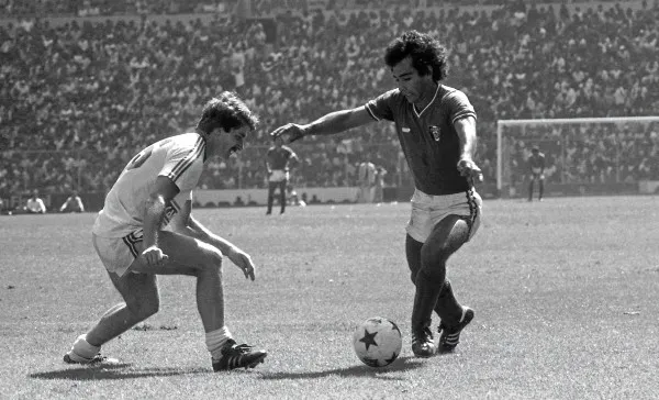 MEXSPORT Hugo Sánchez como futbolista en la década de los 70