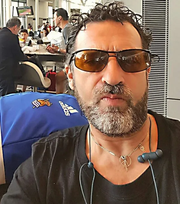 TWITTER: @OlhatsEric Eric Olhant en el aeropuerto