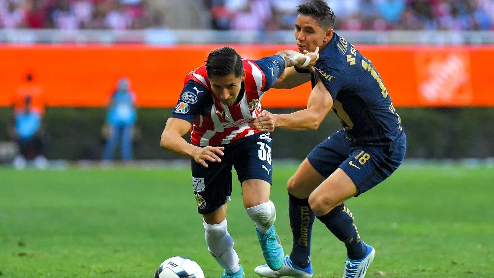 IMAGO7 Cisneros vio acción en el duelo contra Pumas